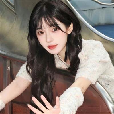 随盲柳入眠的女人